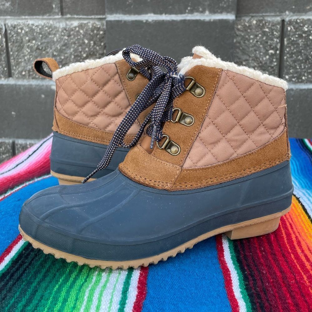 Khombu Zany Duck Boot. Women 7